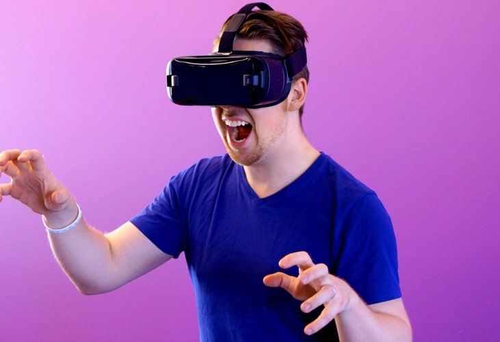 A person using VR.